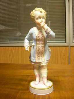 Biscuit de Sevrés. Niño. s.XIX